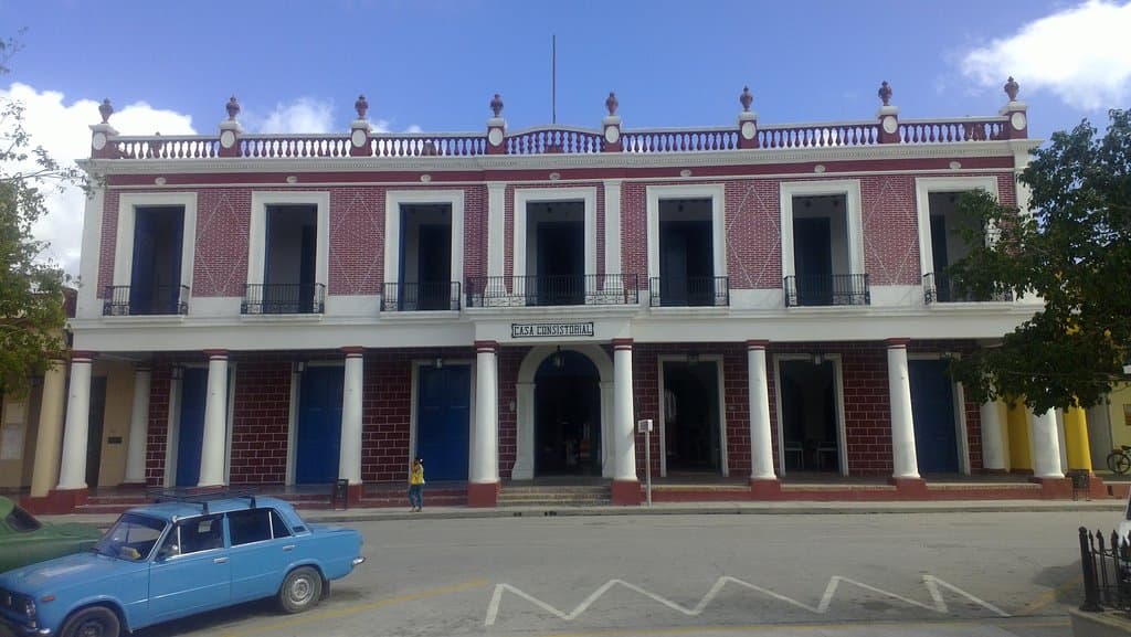 Fachada del Museo Provincial de Holguín