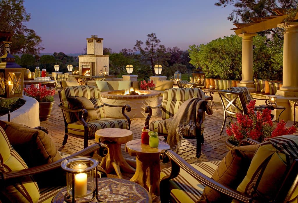 Veranda Fireside Lounge & Restaurant