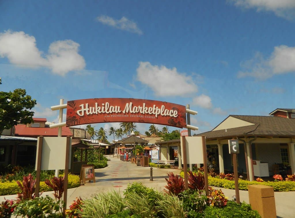 Hakilau Marketplace
