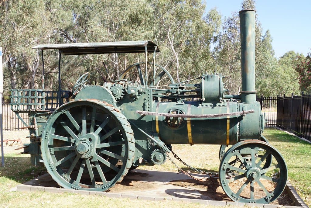 Forerunner of modern tractors