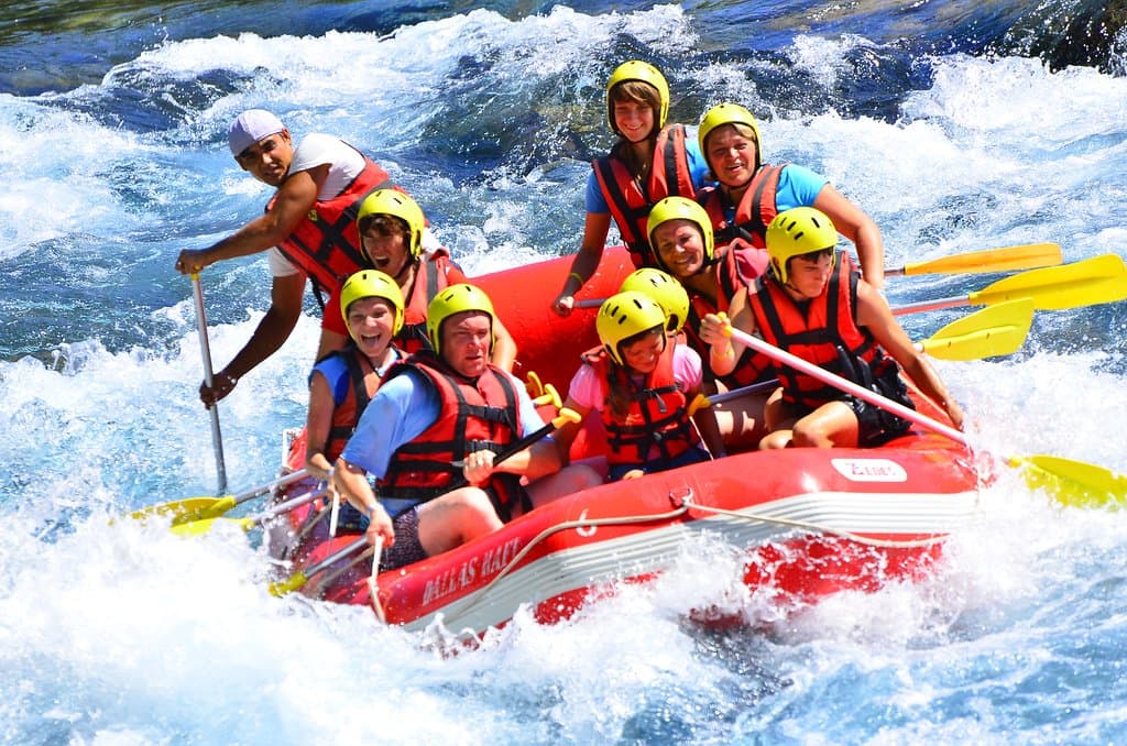 10 kişilik botlarla, deneyime gerek olmaksızın Rafting heyecanı.