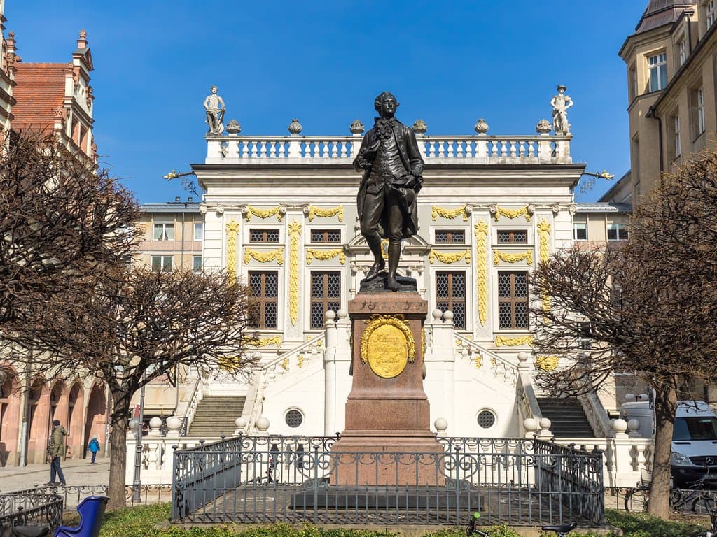 Statue von Johann Wolfgang von Goethe am Leipziger Naschmarkt und vor der Alten Börse