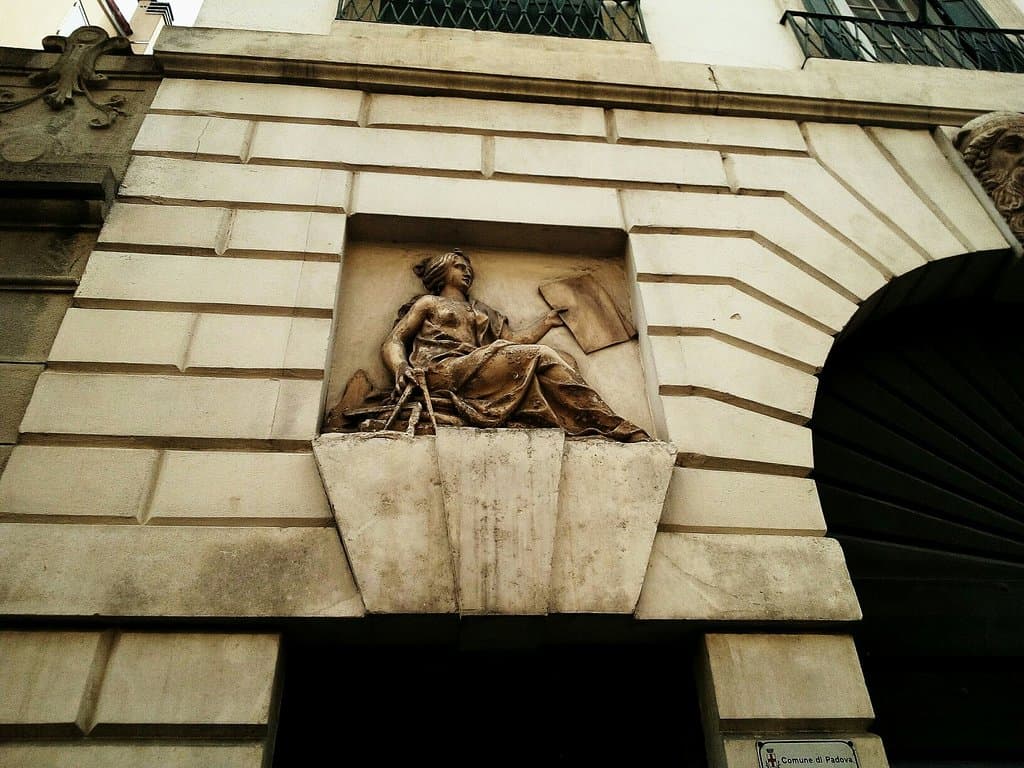 Edificio Neoclassico in Via Umberto I