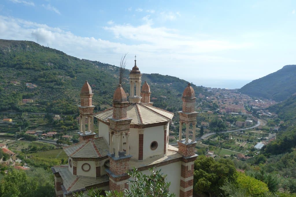 vista camino al Castello