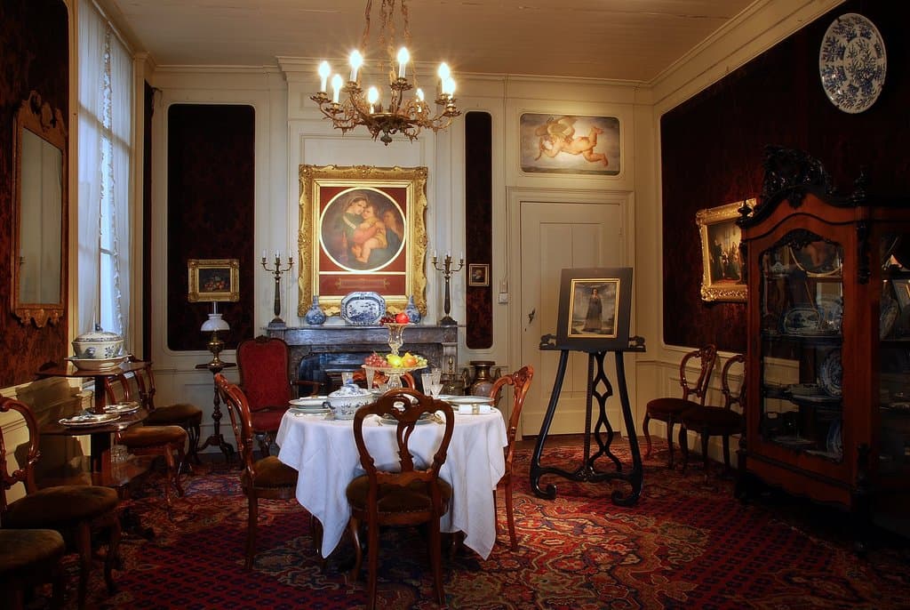 The dining room of Paul And Louise Tetar van Elven