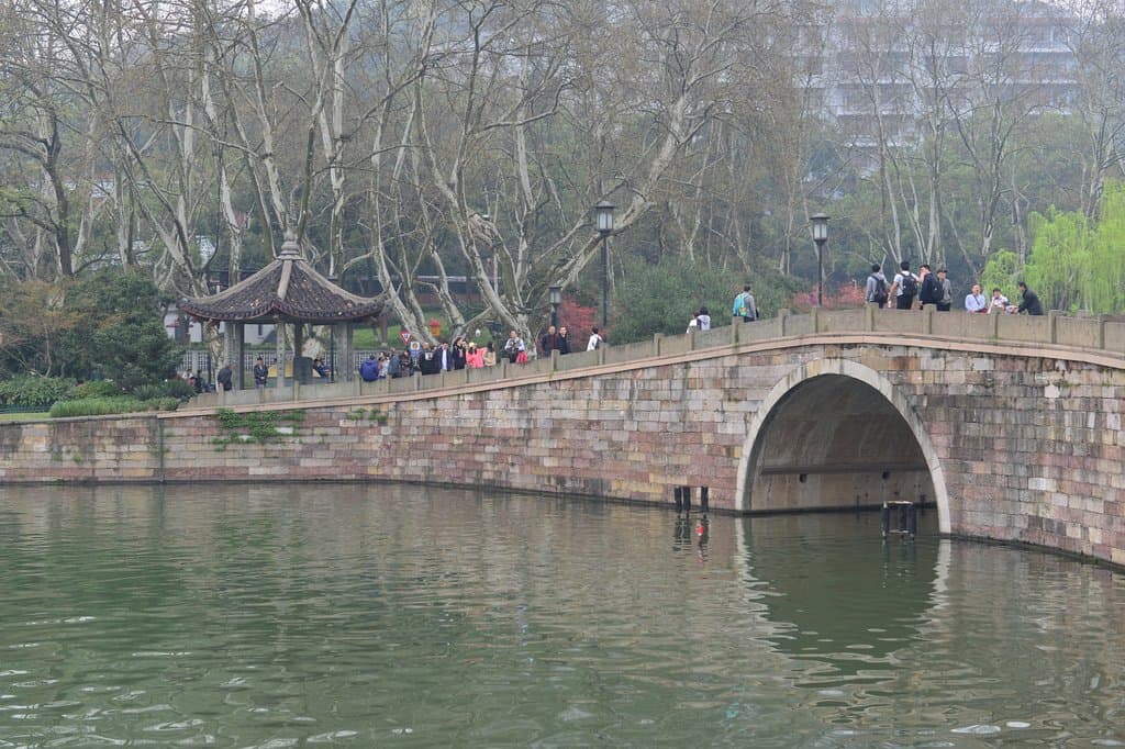 Pavilion of Su Xiao Xiao and Quahong Bridge as viewed at a distance