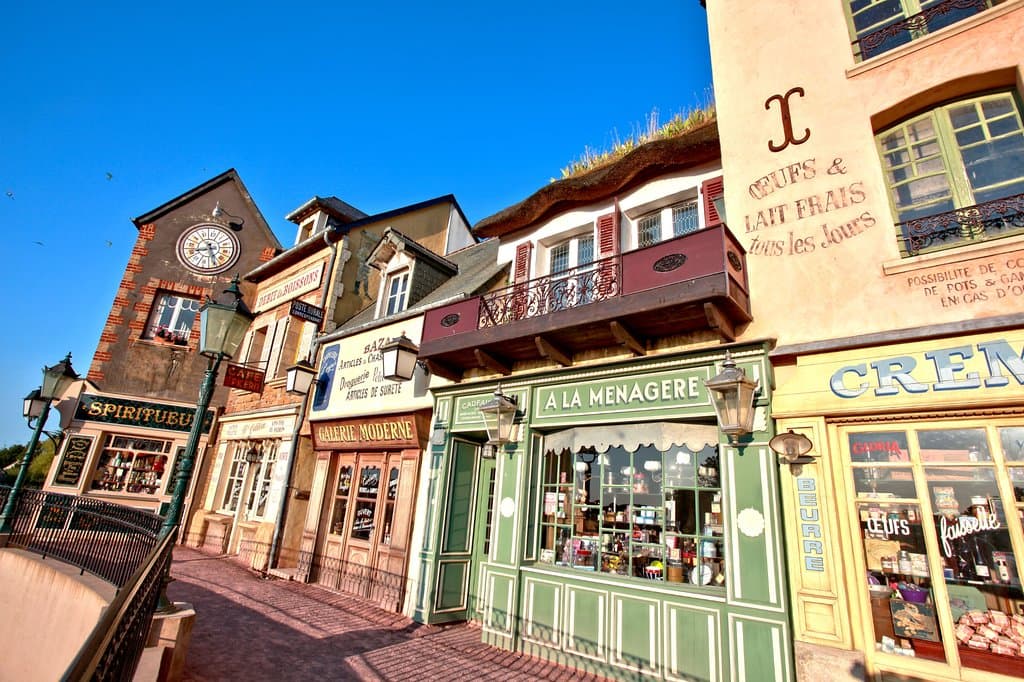 La Maison du Biscuit, un décor des années 1900, où l'on fabrique du vrai biscuit Normand.