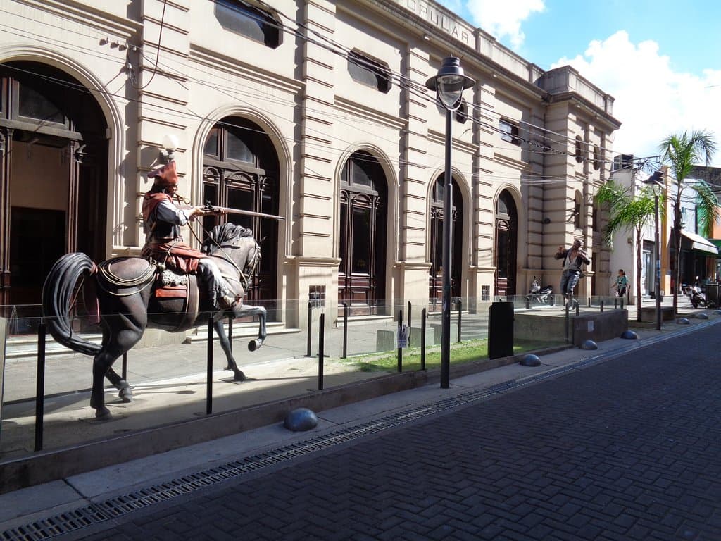 La muerte de Lavalle frente a la Biblioteca popular