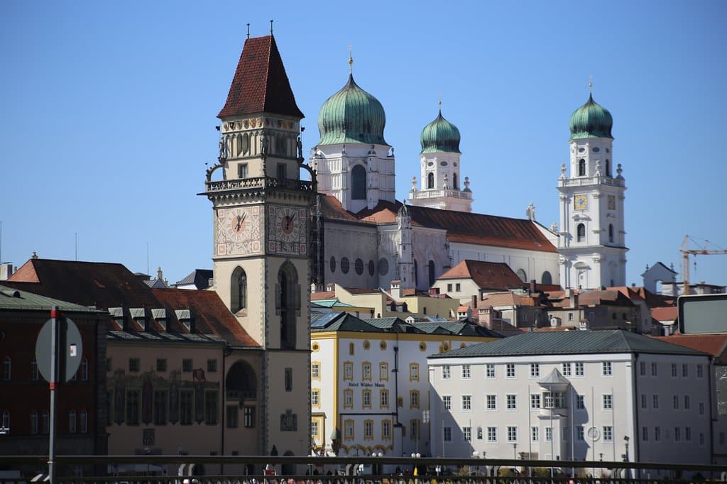 St. Stephen's Cathedral is behind