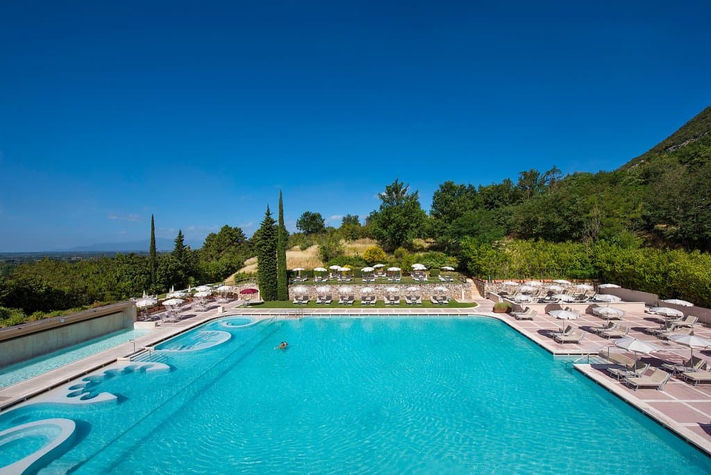 Piscina termale di grotta Giusti