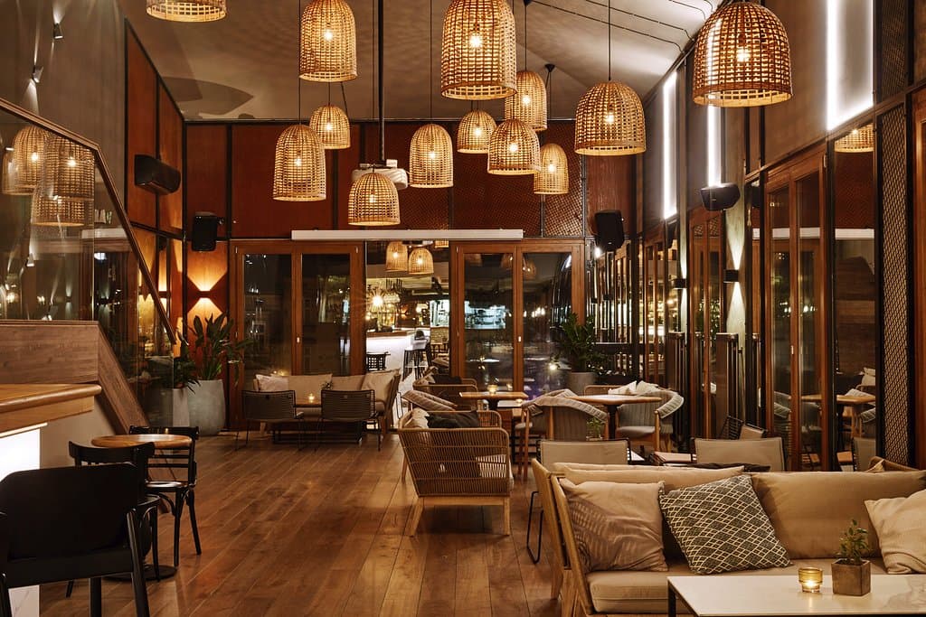 Ekskluzywny lounge room na II piętrze restauracji / Exclusive lounge room on 2nd floor