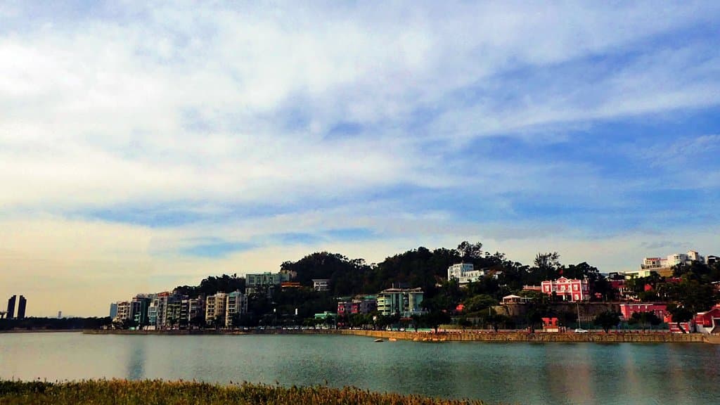 Walk along the Nam Van Lake and Sai Van Lake promenade