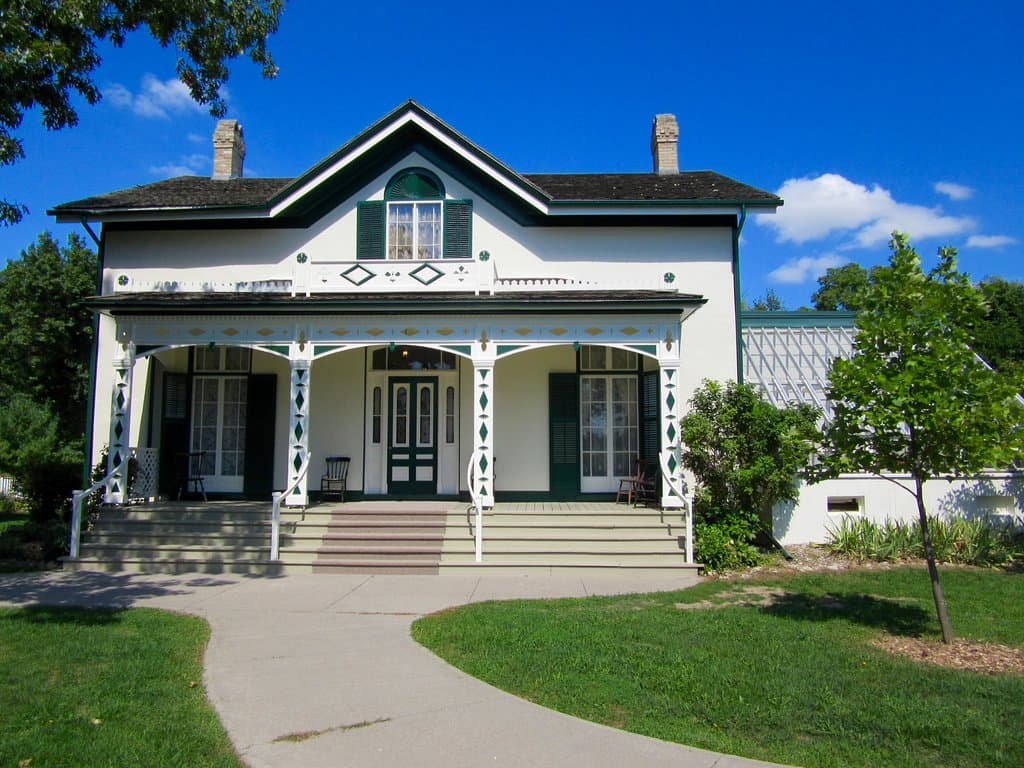 Front of Bell Homestead