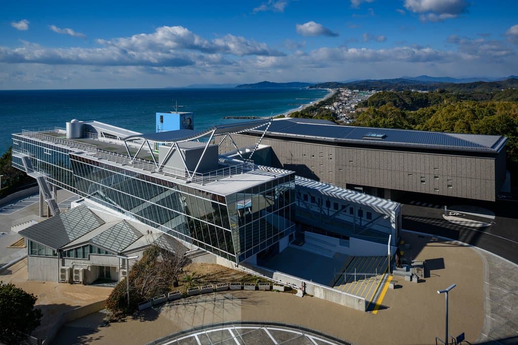 高知県立坂本龍馬記念館上空から