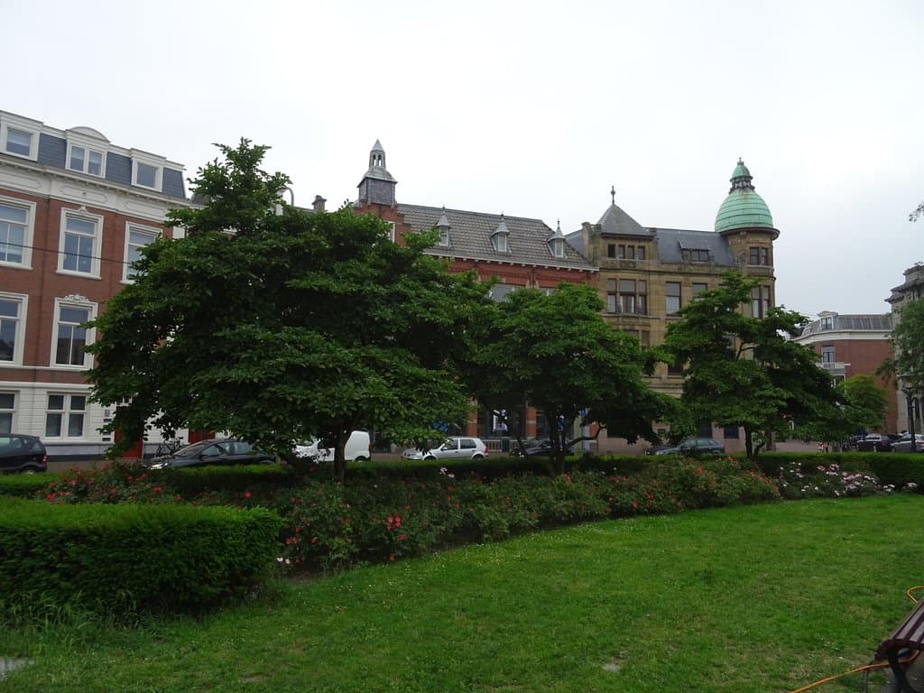 Prins Hendrik-plein in het Zeeheldenkwartier uit 1875-1890 