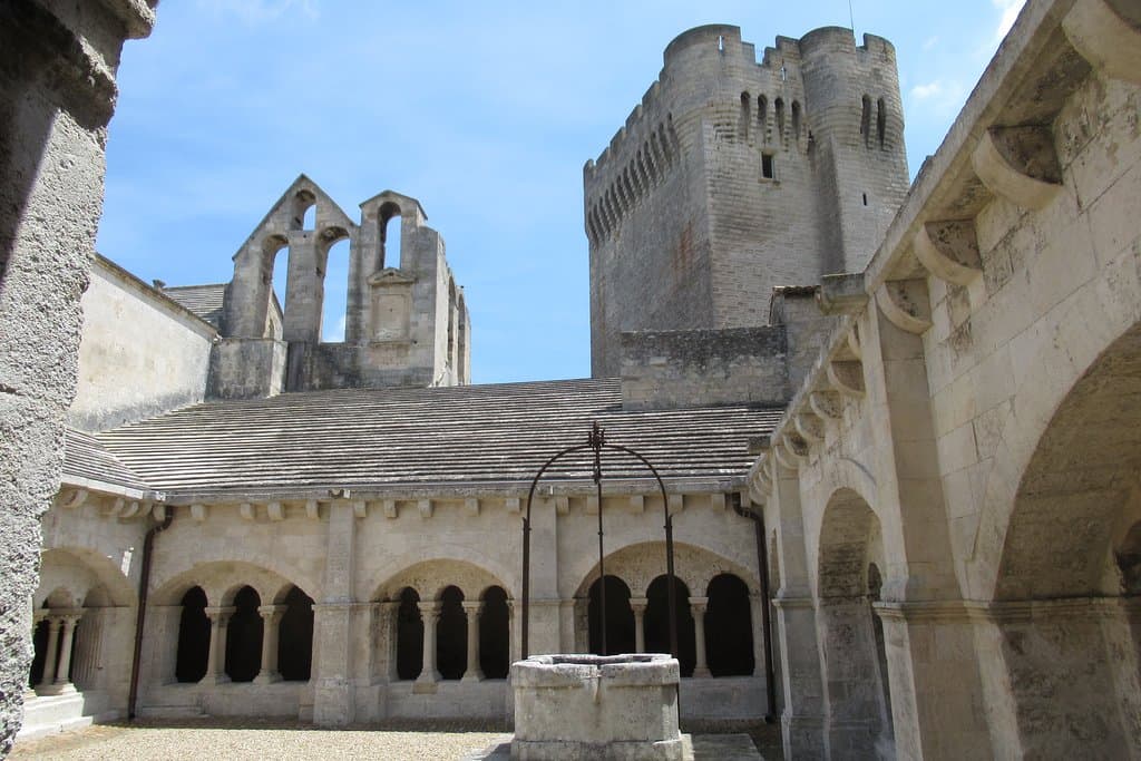 la Tour vue du cloître