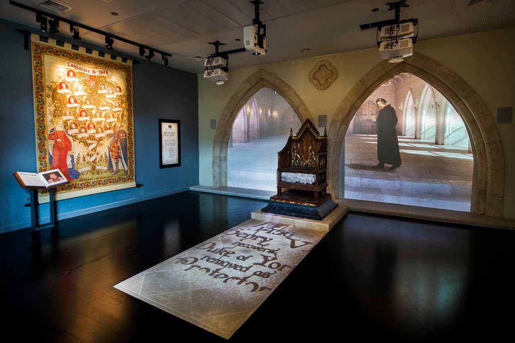 The throne room is the introduction to the story of King Richard III