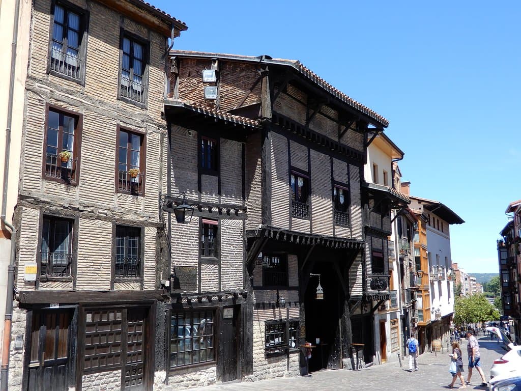 Plaza de la Burulleria desde la parte trasera del centro de visitas de la catedral
