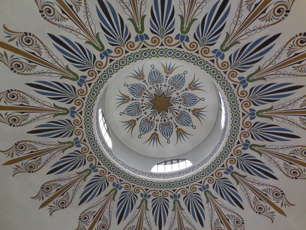 天井の見上げ　実に美しい。これが肉の貯蔵施設であったとはにわかに信じがたい。