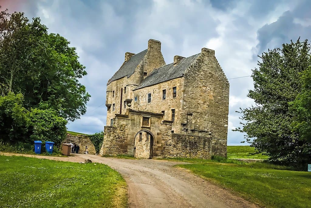 Midhope Castle AKA Lallybroch off Outlander