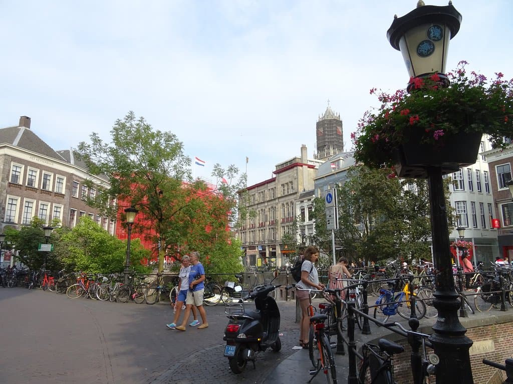 Centrale Bibliotheek in voormalig warenhuis "De Zon"1850-1933 