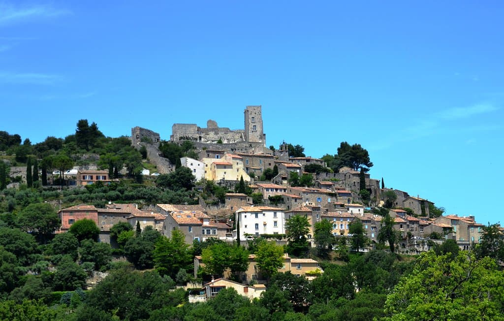 Le village Lacoste