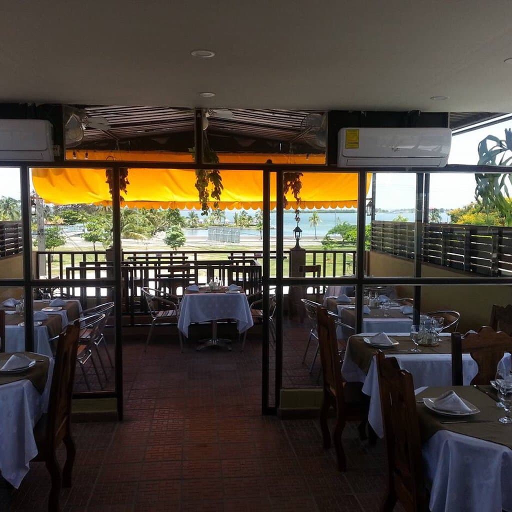 2212 Restaurant and Bar