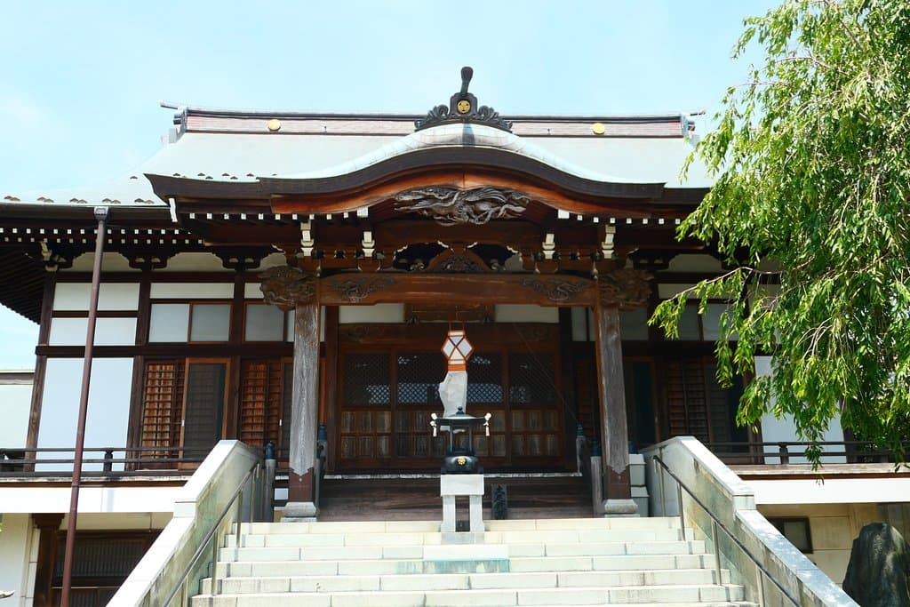 現国分寺の本殿。