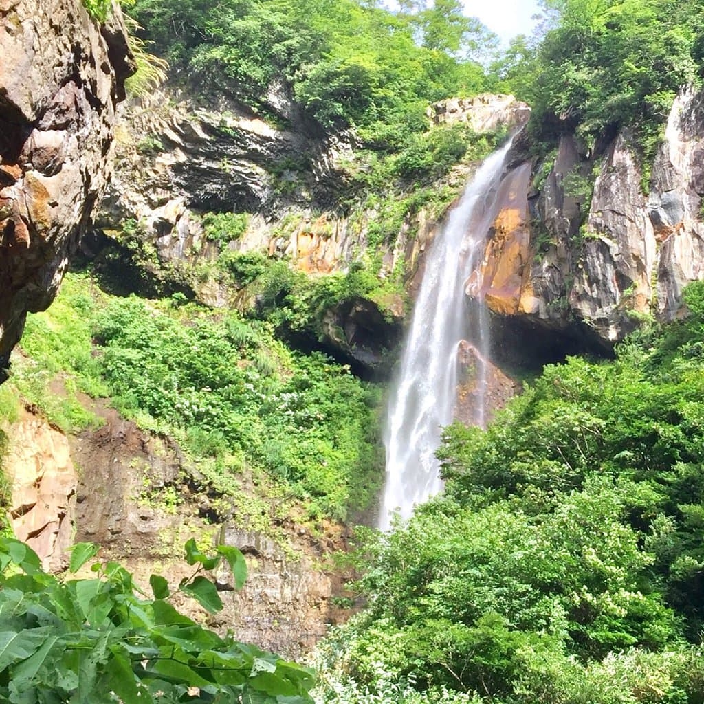 2018.7.29朝には、河原の湯は再開してました。落石の恐れありとのことで、一時閉鎖していたみたいですが、落石の可能性のある石を砕いて再開となったとのことでした。惣滝への道は、立ち入り禁止に