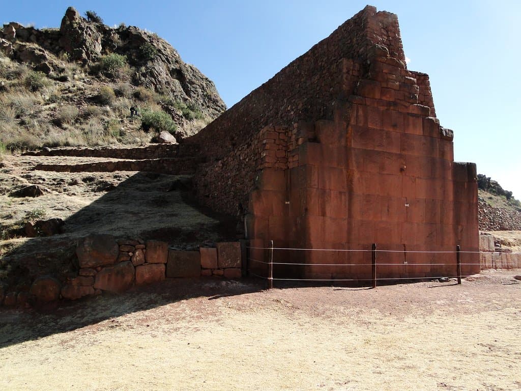 Inside of the entrance, Inca style.