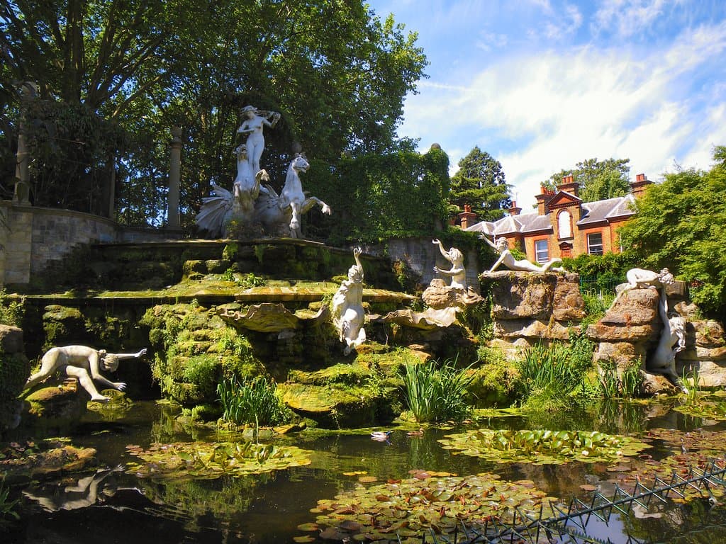 Statues show eight Oceanids and a pair of aquatic horses.
