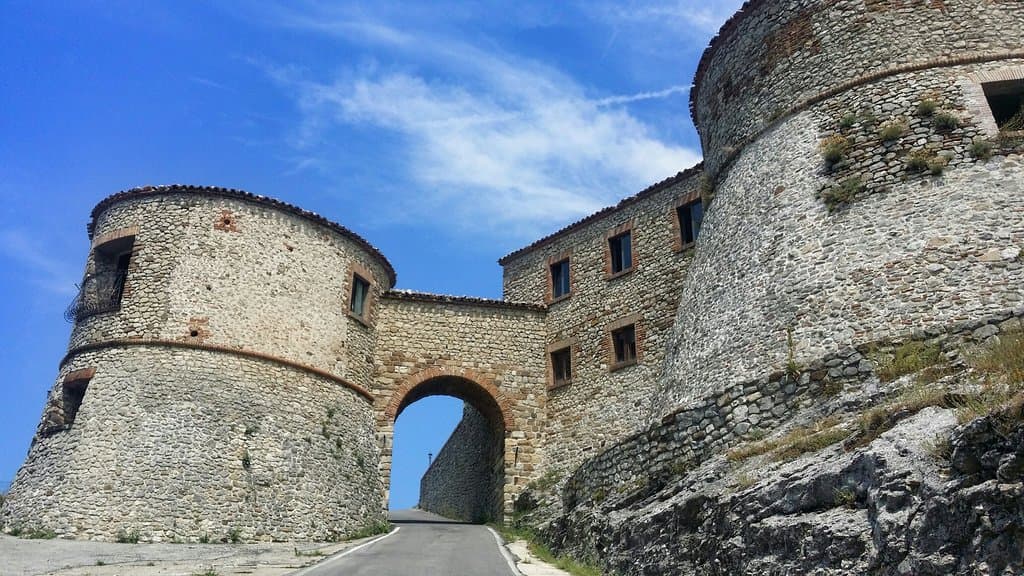 Rocca di Torriana Scorticata