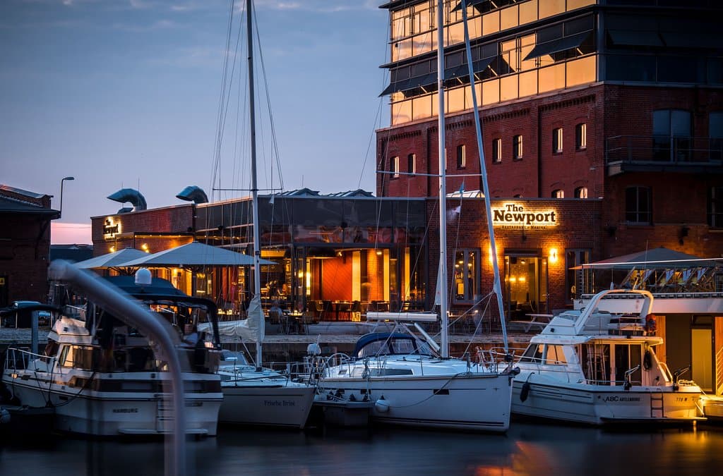 The Newport Restaurant & Marina. Frische regionale Küche direkt am Lübecker Yachthafen.
