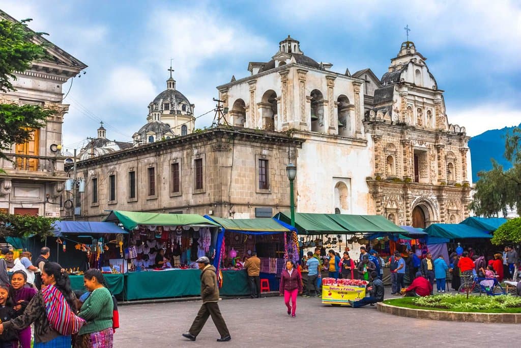 parque central en domingo