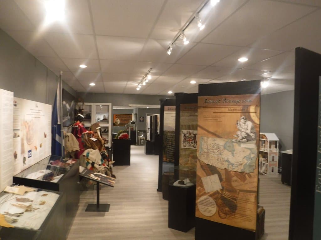 FAIRLY LARGE VIEWING AREA