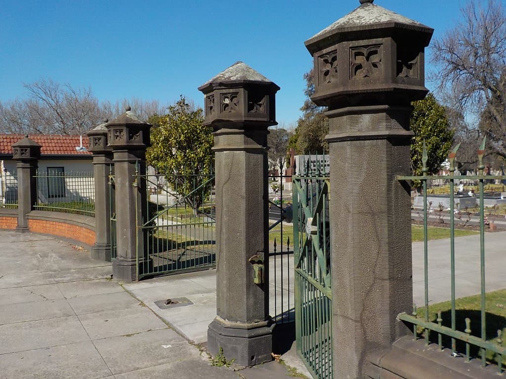 Dandenong Road gates