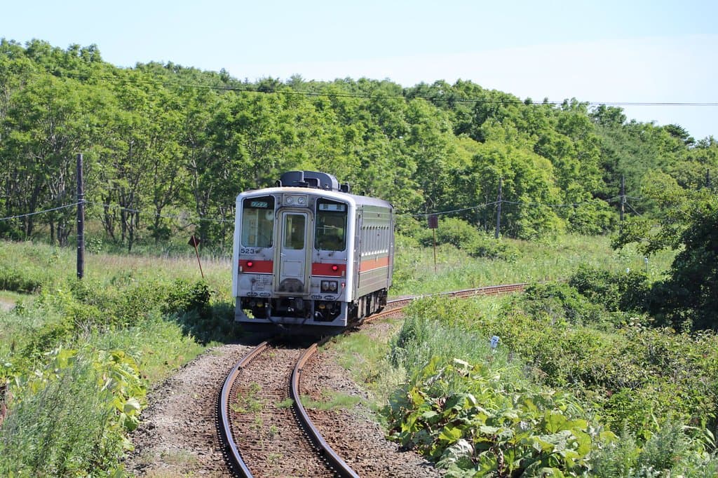 東根室を発車、釧路に向かう列車