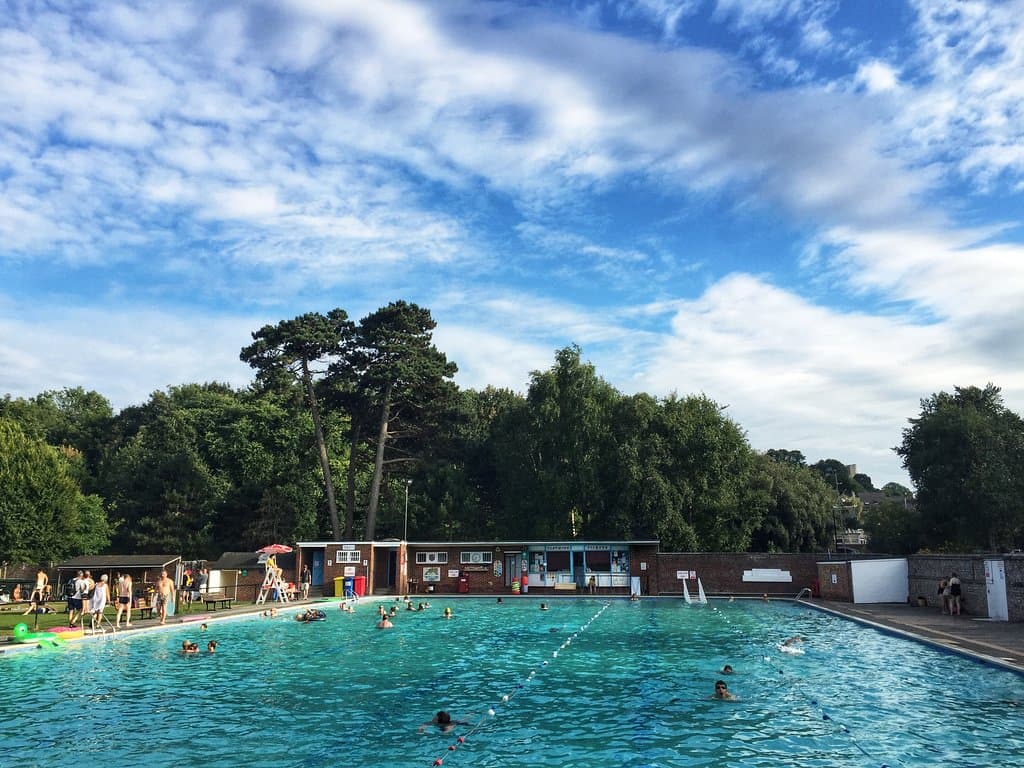 Pells Pool, Lewes, looking south towards kiosk