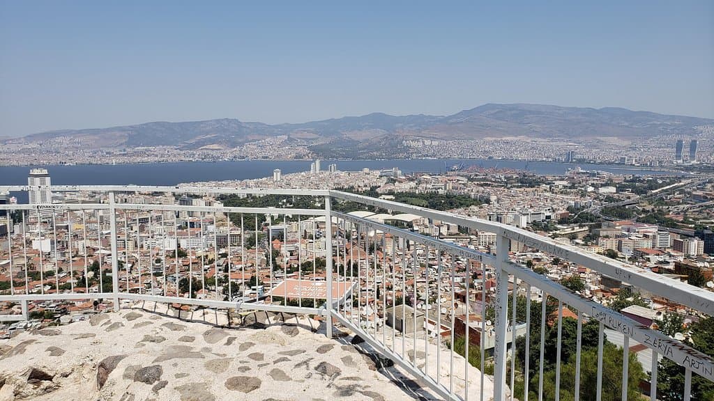 Kadifekale'den İzmir'e bakış