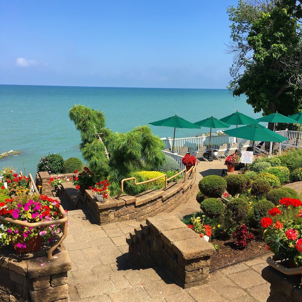 Lakehouse Inn & Winery