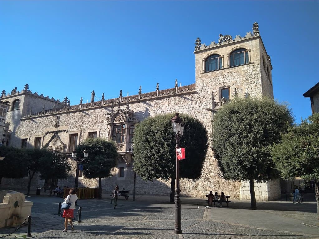 Casa del Cordón.