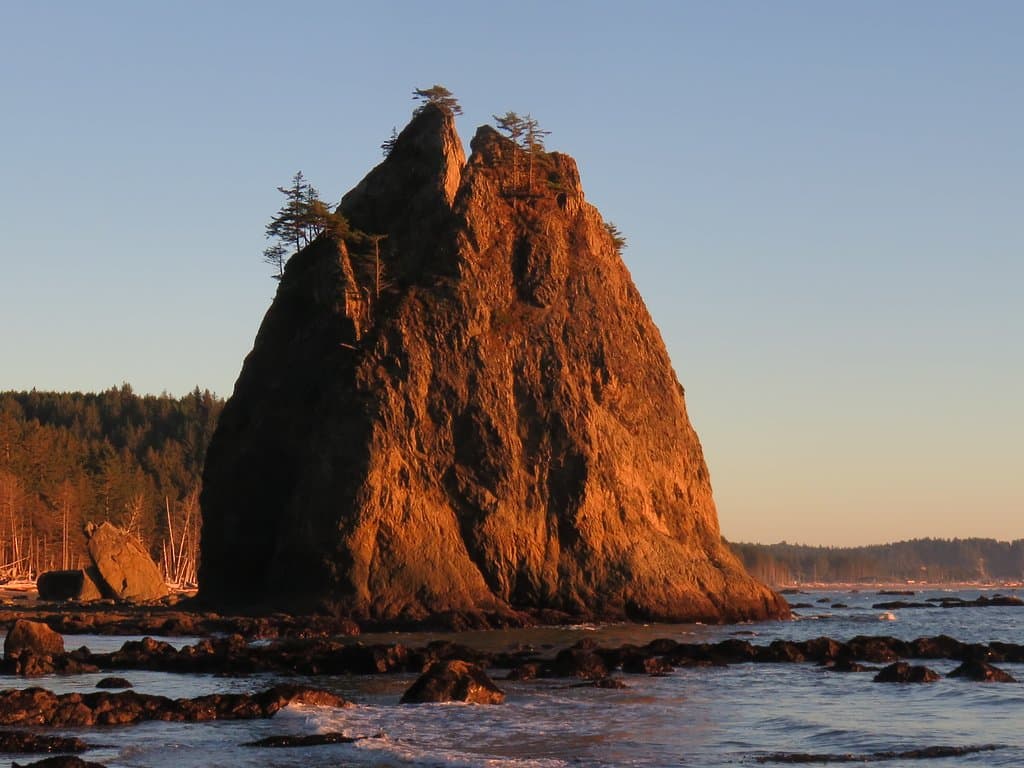 Sun setting on Rialto beach