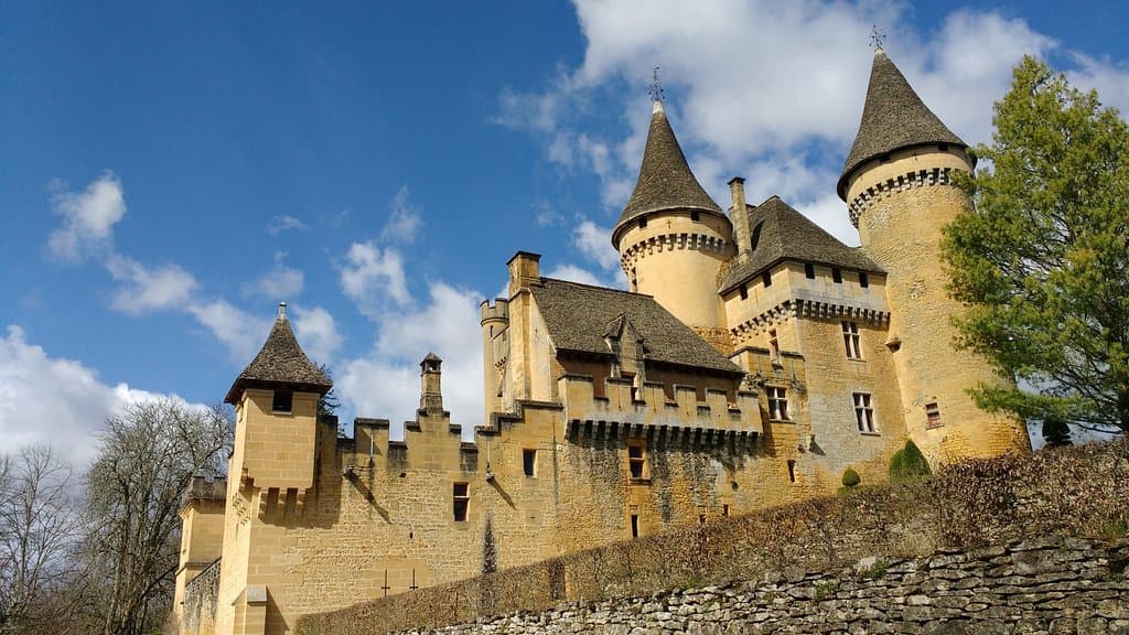 Chateau de Puymartin from the front right of the grounds.