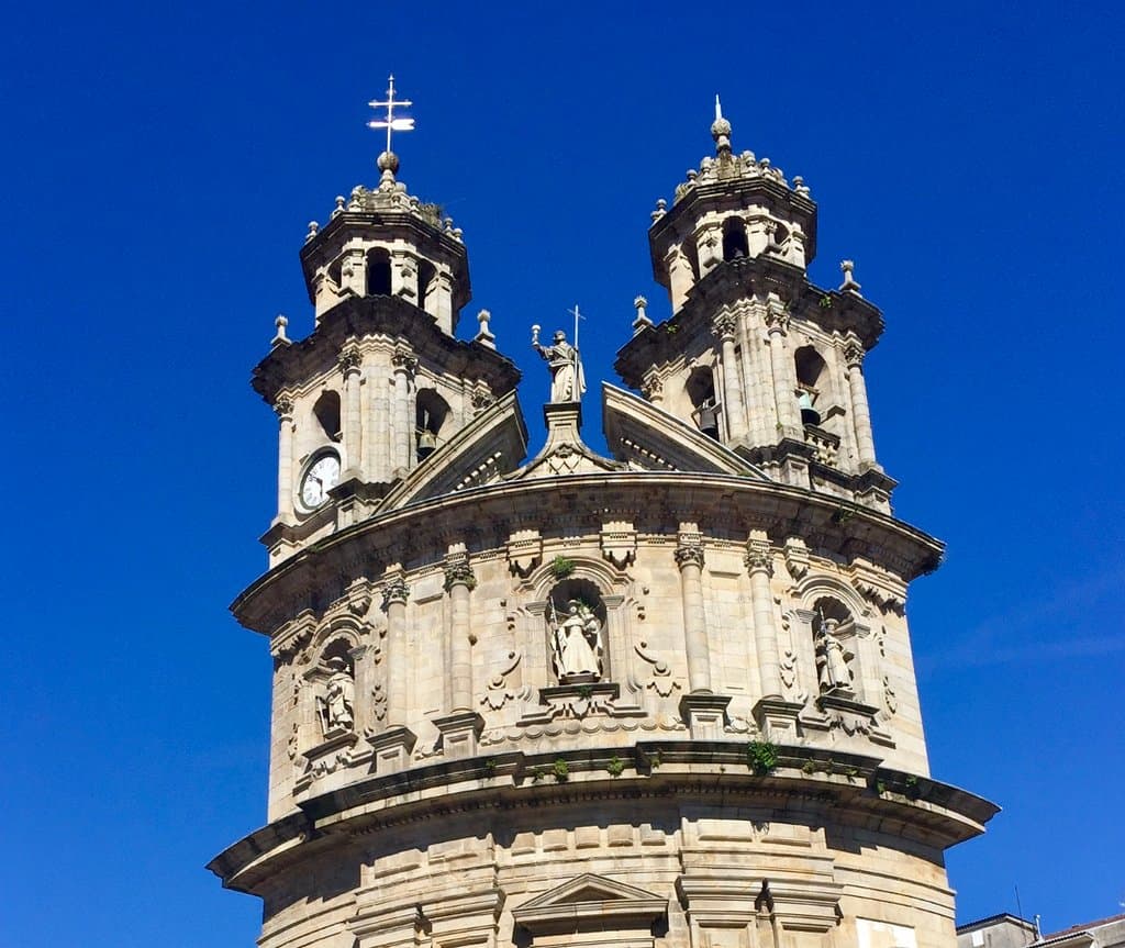 Detalle de los hermosos detalles superiores de la edificacion