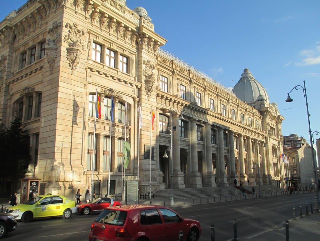 The front entrance of the museum is closed so head around the back