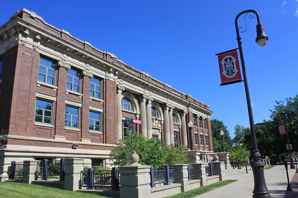 ユニオン パシフック鉄道博物館は、ネブラスカ州ではなく、ミズーリ川の東岸、アイオワ州側にあります。