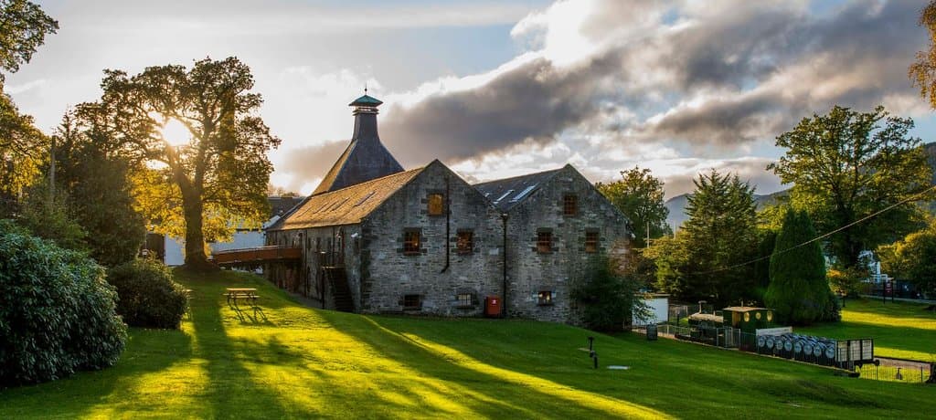 Dewar's Aberfeldy Distillery exterior shot