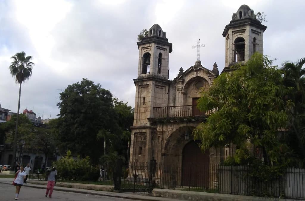 Travelers used to come here to  receive blessings before getting in the ship to start a travel. Processions during Easter week used to start here too.

