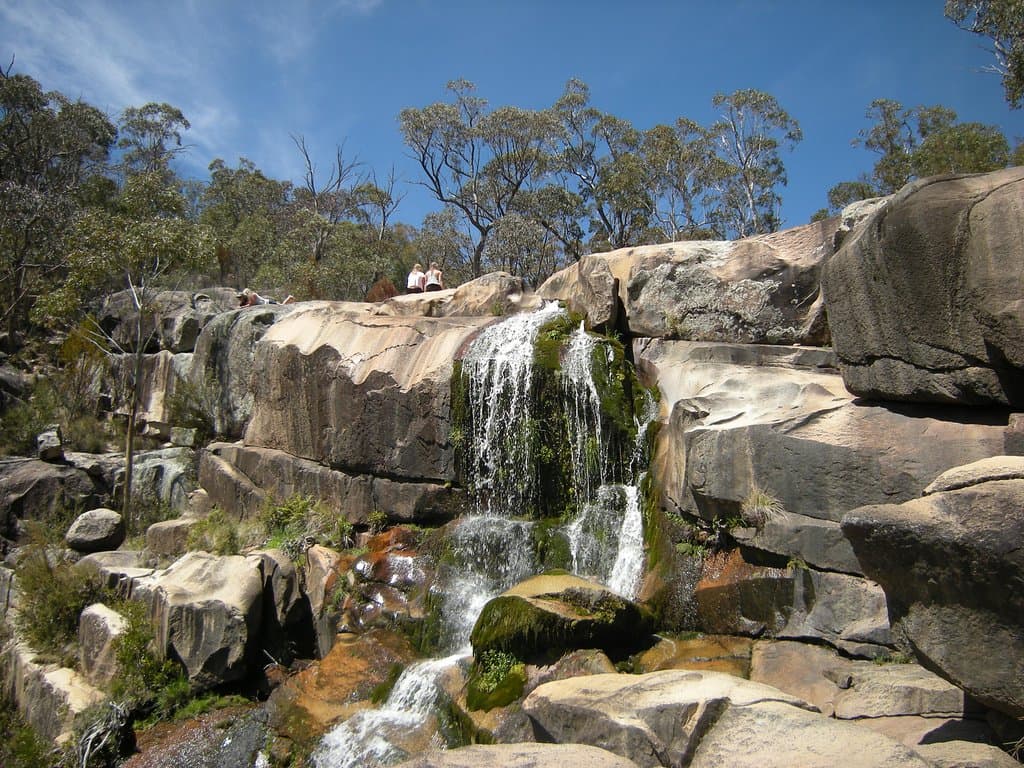 The path of the viewing platform provides a good opportunity to see the falls