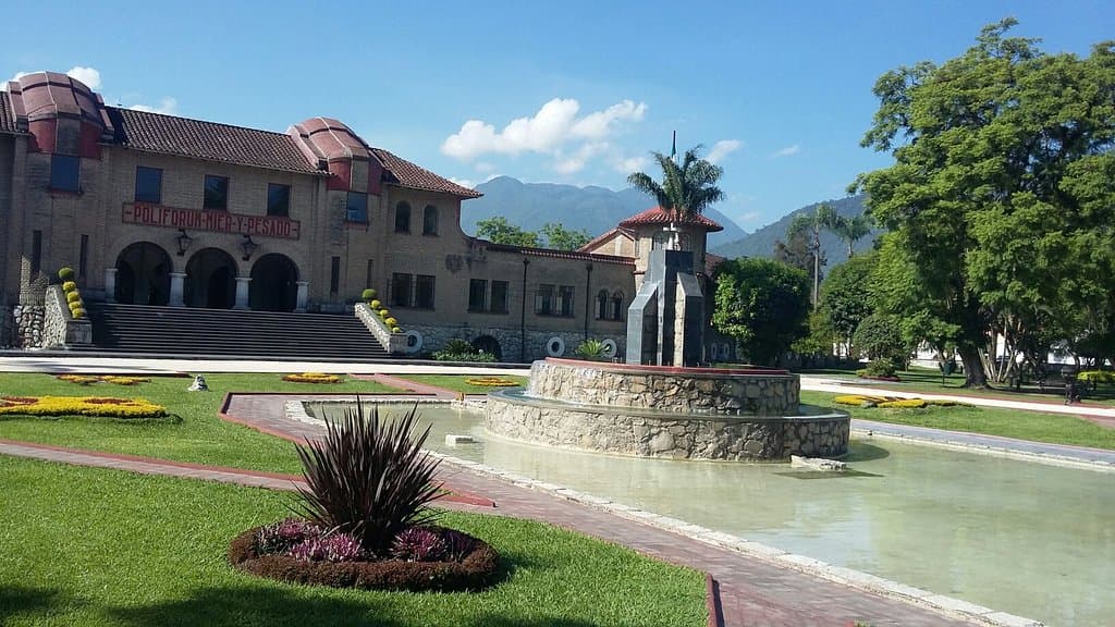 Poliforum Mier y Pesado